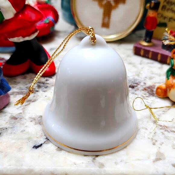 🎄 Winnie The Pooh Bell Christmas Ornament Disney Decor - Picture 3 of 5